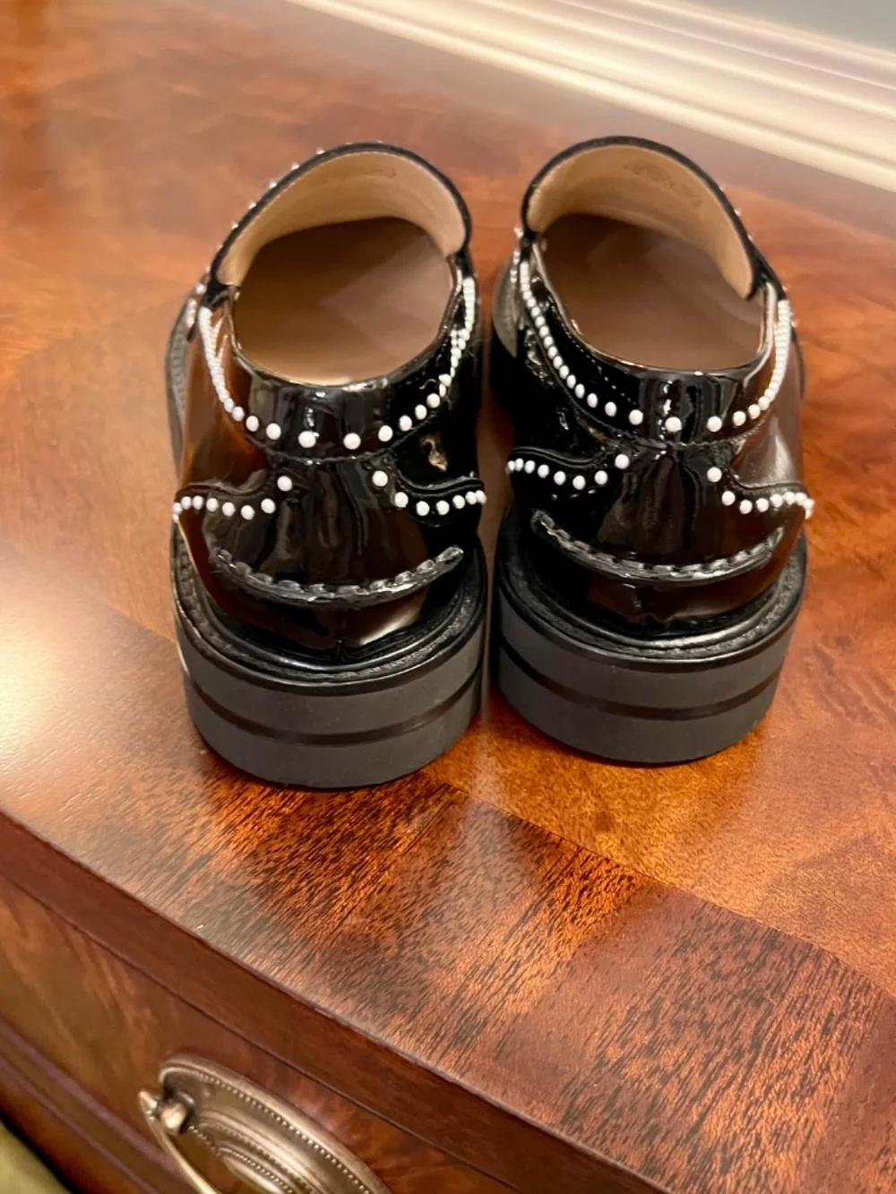 EUC Stuart Weitzman Parker Chunky Pearl Loafers Black Patent Leather Size 8 B - Picture 5 of 9